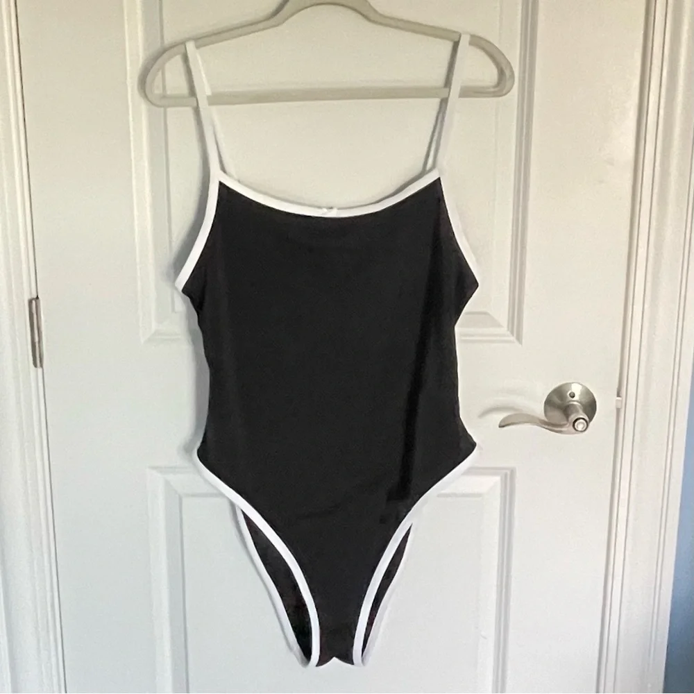 New! Pink x Frankie’s Bikinis Poppi one piece Swimsuit black binded 47343